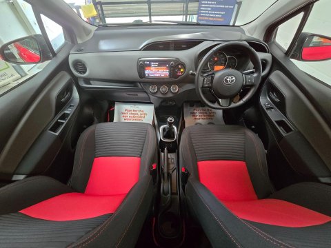 Toyota Yaris 1.33 Dual VVT-i Sport Euro 5 5dr Euro 5 17
