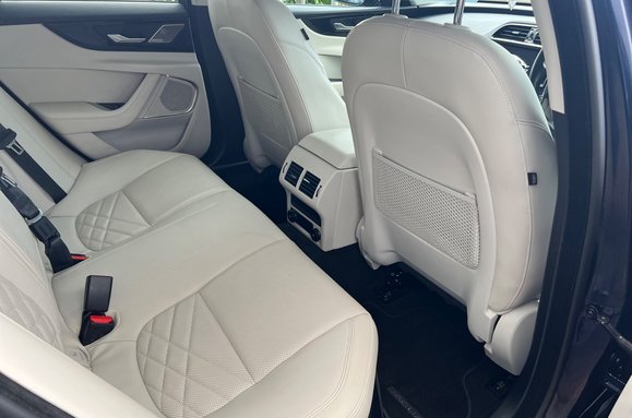 Jaguar XE 2.0 P250i HSE AUTO PETROL 14