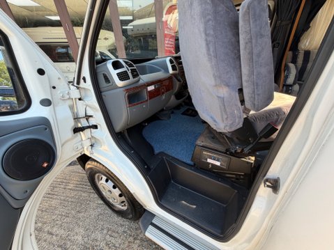Laika Evovip R718 FIXED BED 4 BERTH LOW PROFILE COACH BUILT MOTORHOME 6