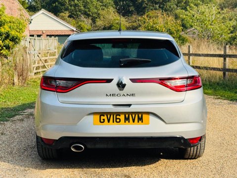 Renault Megane 1.6 dCi Signature Nav Hatchback 5dr Diesel Manual Euro 6 (s/s) (130 ps) 8
