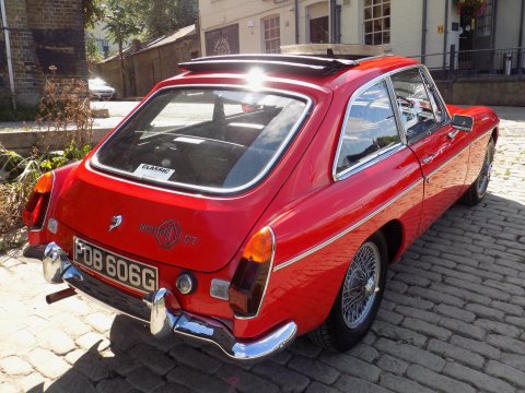 MG B GT 4