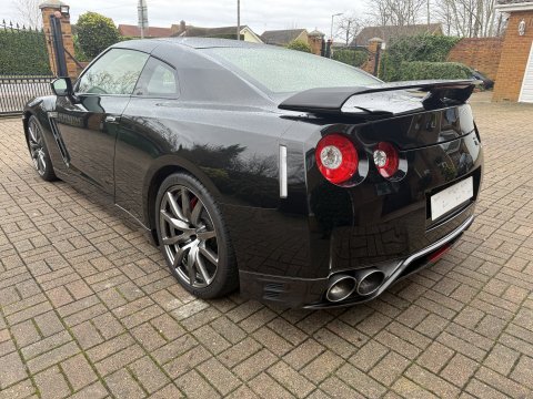 Nissan GT-R 4
