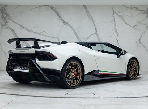 Lamborghini Huracan Spyder LP640-4 Performante 5