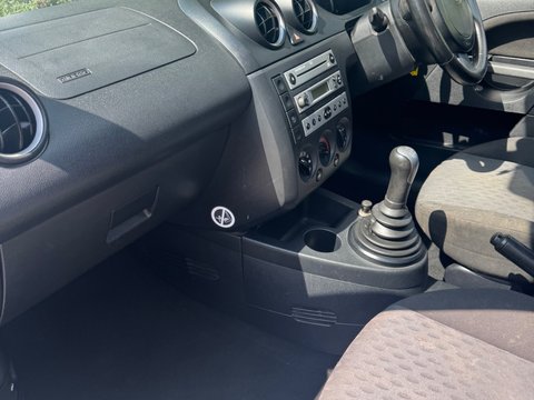 Ford Fiesta ZETEC 16V 14
