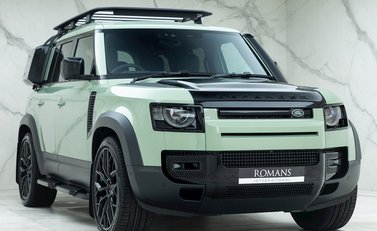 Land Rover Defender 110 75th Anniversary P400e 1