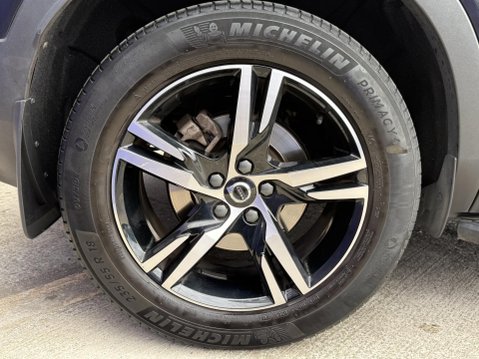 Volvo XC40 2.0 B4 MHEV Plus Dark SUV 5dr Petrol Hybrid DCT Auto Euro 6 (s/s) (197 ps) 15