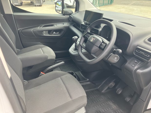 Vauxhall Combo Combo Cargo Diesel 1.5 Turbo D 100ps Prime H1 Van 11