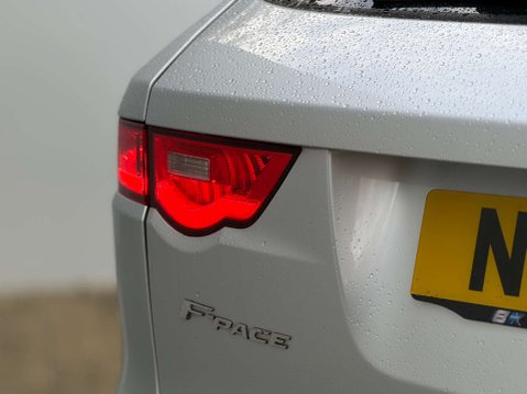 Jaguar F-Pace 2.0 F-PACE Prestige AWD D Auto 4WD 5dr 38