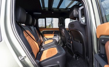 Land Rover Defender 110 X P400 14