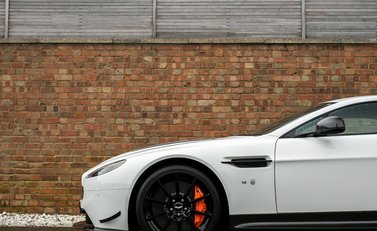 Aston Martin V12 Vantage AMR 33