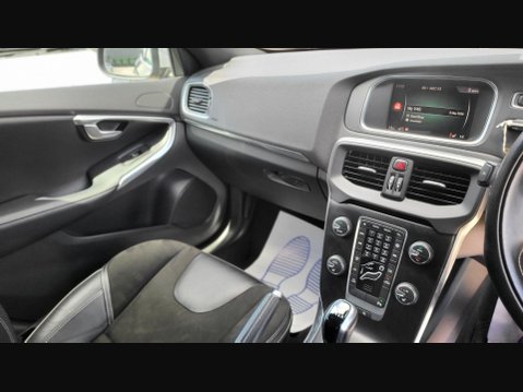 Volvo V40 T2 R-DESIGN NAV PLUS 16