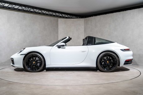 Porsche 911 TARGA 4 PDK. WARRANTY. ADAPTIVE CRUISE CONTROL. HEATED SEATS. HEATED WHEEL. 8