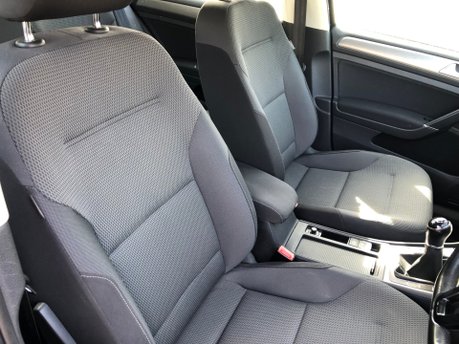 Volkswagen Golf SE 1.6 TDI BLUEMOTION TECHNOLOGY 5dr Manual £20 Road Tax 13