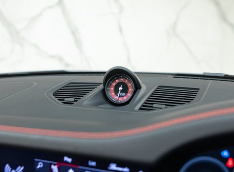 Porsche 911 Targa 4 GTS (992) 25
