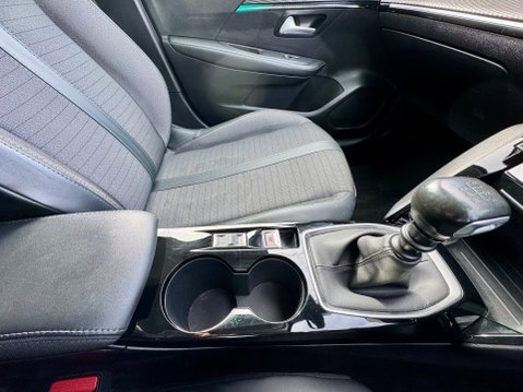 Peugeot 208 PURETECH ALLURE S/S 37