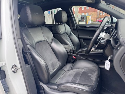 Porsche Macan GTS PDK 3