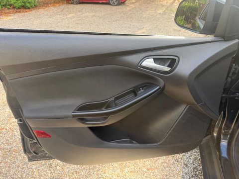 Ford Focus 1.6 Zetec Euro 5 5dr 25