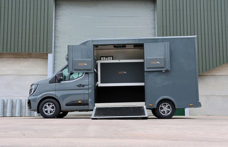 2026 Brand new 3.5 and 4.5 ton automatic New shape Renault master from Seeker Uk from £54950 plus vat Stallion build ideal for large horses 