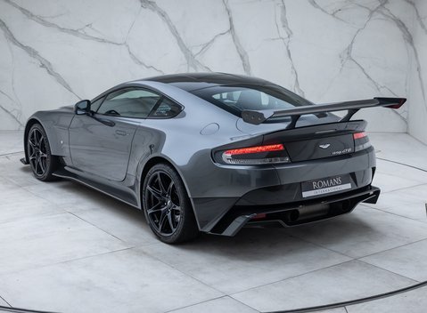 Aston Martin Vantage GT8 12