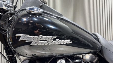 Harley-Davidson Street BOB FXDB 2009 ONLY 11K EXTRAS FITTED LONG MOT 1584 34
