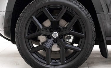 Land Rover Defender SE 19