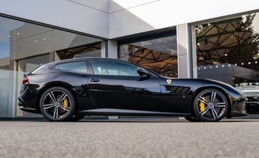 Ferrari GTC4 Lusso V12 2