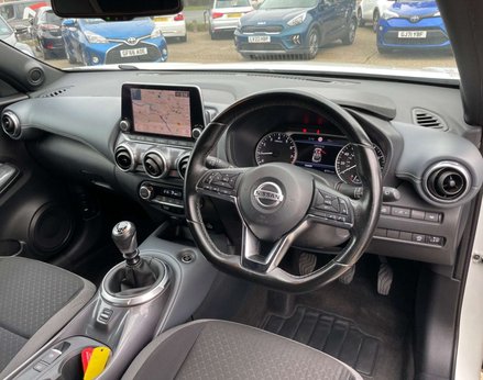 Nissan Juke 1.0 Juke N-Connecta DiG-T 5dr 17