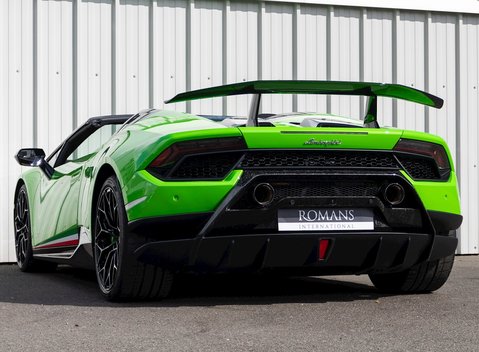 Lamborghini Huracan Spyder LP640-4 Performante 3
