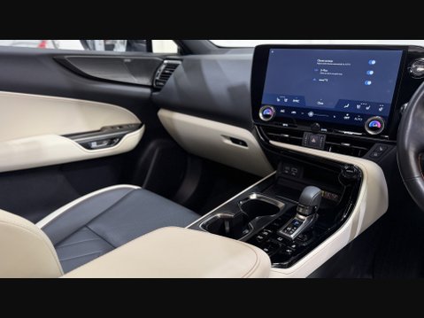 Lexus NX 450H PLUS TAKUMI Pan Roof + Mark Levinson Sound 51