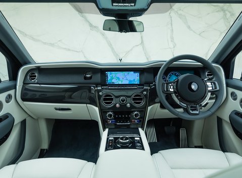 Rolls-Royce Cullinan BLACK BADGE 24