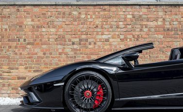 Lamborghini Aventador S LP740-4 Roadster 28