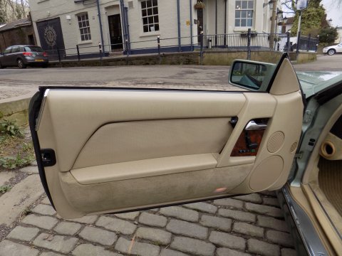 Mercedes-Benz SL Series 500SL-32 26