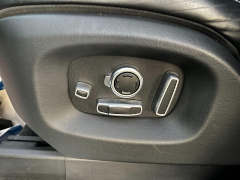 Land Rover Range Rover 3.0 TD V6 Autobiography Auto 4WD Euro 6 (s/s) 5dr 33