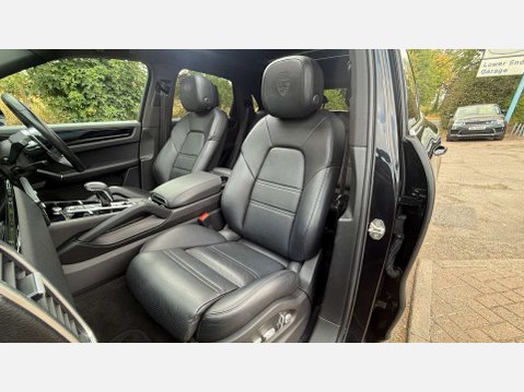 Porsche Cayenne 3.0 Cayenne V6 E-Hybrid Auto 4WD 5dr 10
