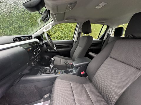 Toyota Hilux Active | 2.4 LT | Double Cab | Tow Bar | Camera | Air Con | 13