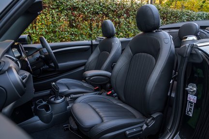 Mini Cooper Convertible Exclusive 24