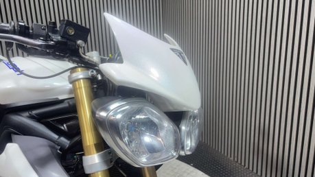 Triumph Street Triple 2014 27K NEW MOT SERVICED SCORPION EXHAUST NAKED 675CC TRIPLE 26