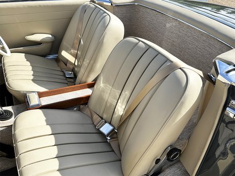 Mercedes-Benz SL Series 230 SL 57