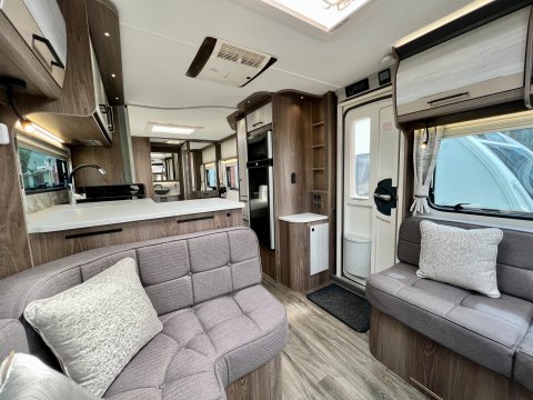 Coachman Lusso II  18