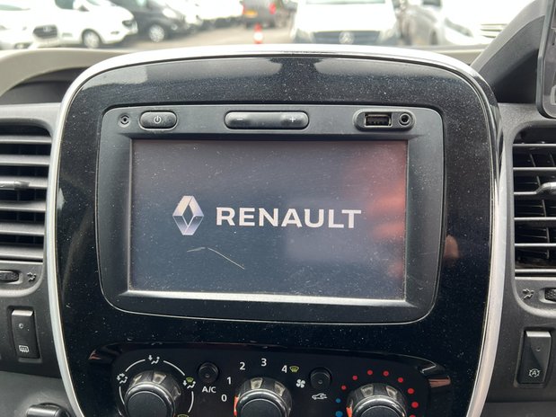 Renault Trafic Crew Cab SWB L1H1 Sport SL27 Air Con Alloys Nav Se 33