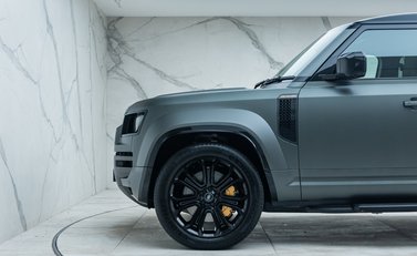 Land Rover Defender 110 OCTA EDITION ONE 42