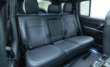 Land Rover Defender OCTA EDITION ONE 19
