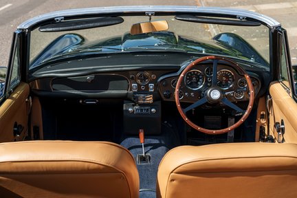 Aston Martin DB6 Mark II Volante 17