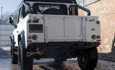 Land Rover Defender 90 Bowler Edition 22