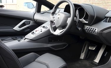 Lamborghini Aventador LP 700-4 Roadster 11