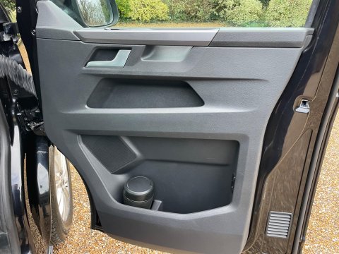 Volkswagen Caravelle 2.0 TDI Executive MPV 5dr Diesel DSG Euro 6 (s/s) (150 ps) 62