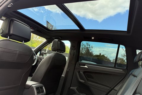 Volkswagen Tiguan R-LINE TDI DSG - RARE LEATHER INTERIOR - APPLE CAR PLAY -CAMERA 29