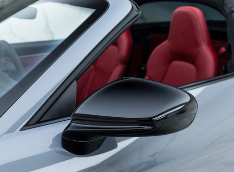 Porsche 911 Targa 4 GTS (992) 33