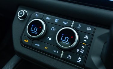 Land Rover Defender 110 V8 P525 Urban 21