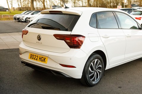 Volkswagen Polo LIFE TSI 8